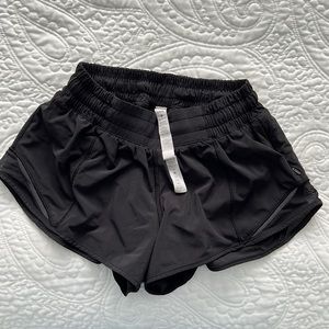 Lulu Lemon Hotty Hot Shorts 2.5’
